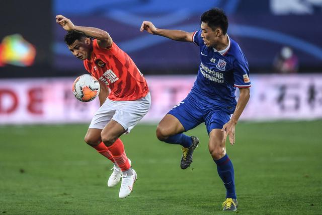 世体：亚马尔第75分钟伤退 可能周日无法出战马竞