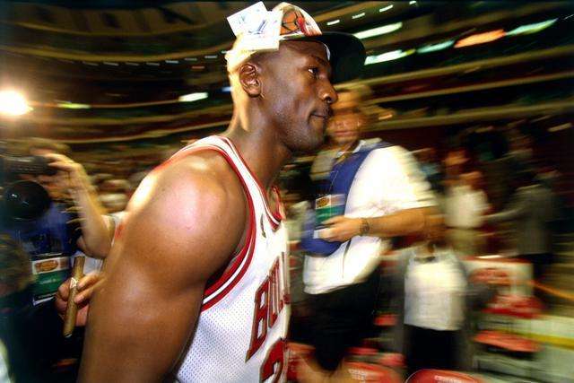 东契奇47+12独行侠终结火箭11连胜 公牛克狼队