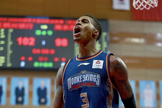 赵继伟19+7弗格23分 辽宁6人上双大胜江苏